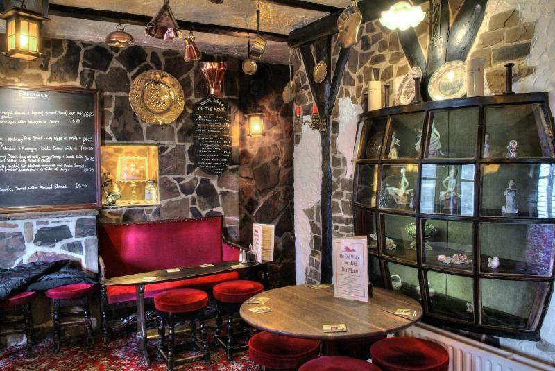 The Old White Lion Hotel - Restoran