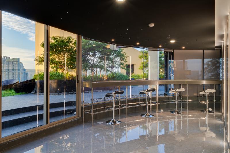 Oakwood Suites Tiwanon Bangkok - Bar