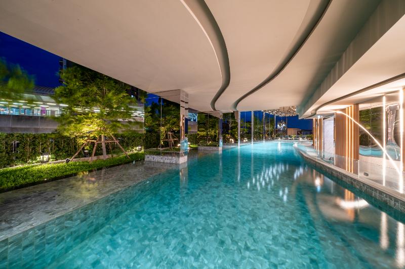 Oakwood Suites Tiwanon Bangkok - Havuz