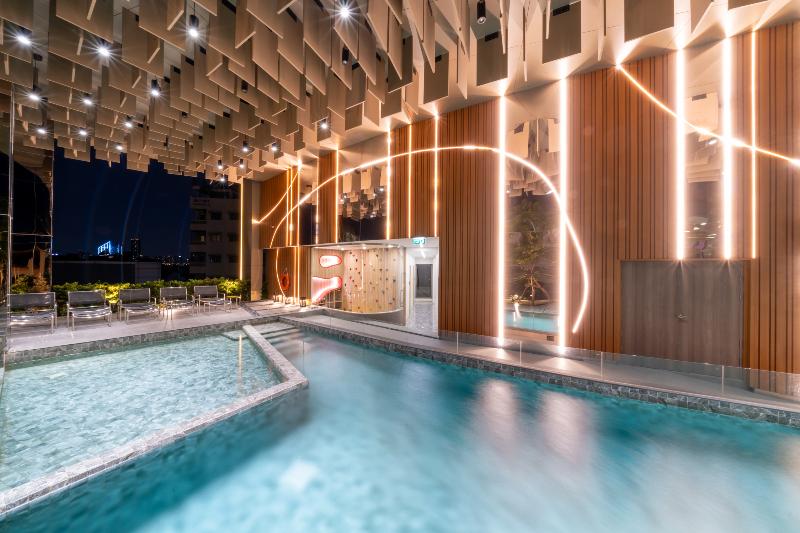 Oakwood Suites Tiwanon Bangkok - Havuz