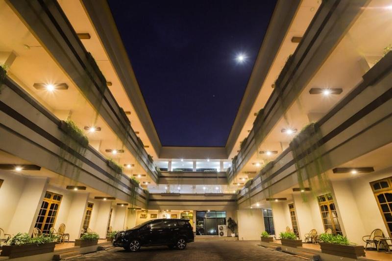 Votel Kartika Abadi Hotel Madiun - Genel