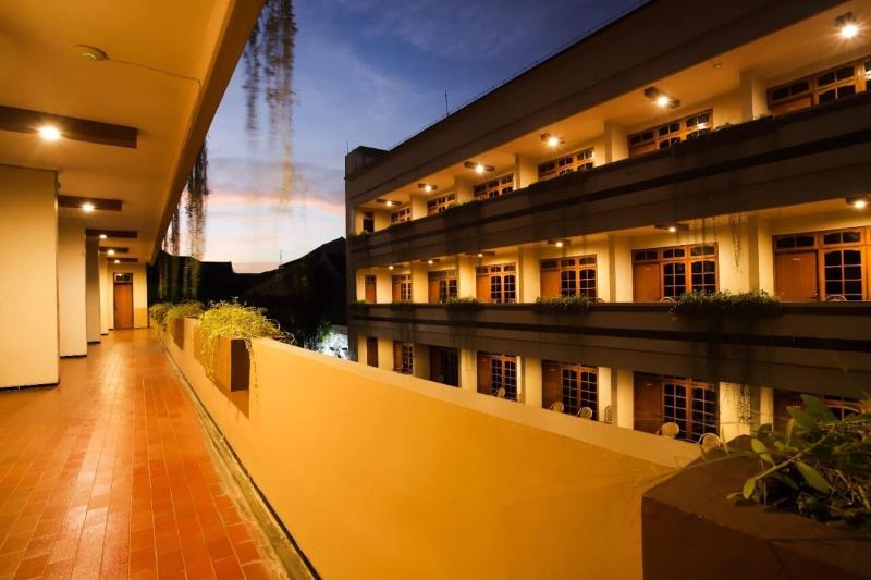 Votel Kartika Abadi Hotel Madiun - Genel