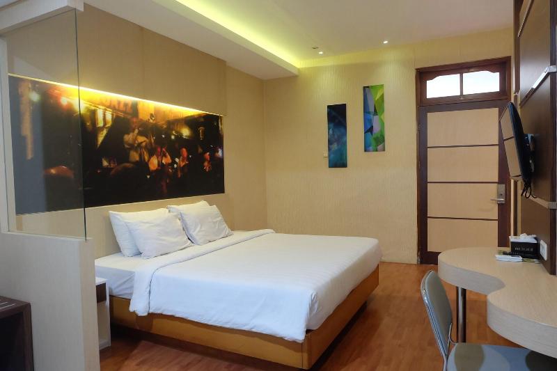 Votel Kartika Abadi Hotel Madiun - Oda