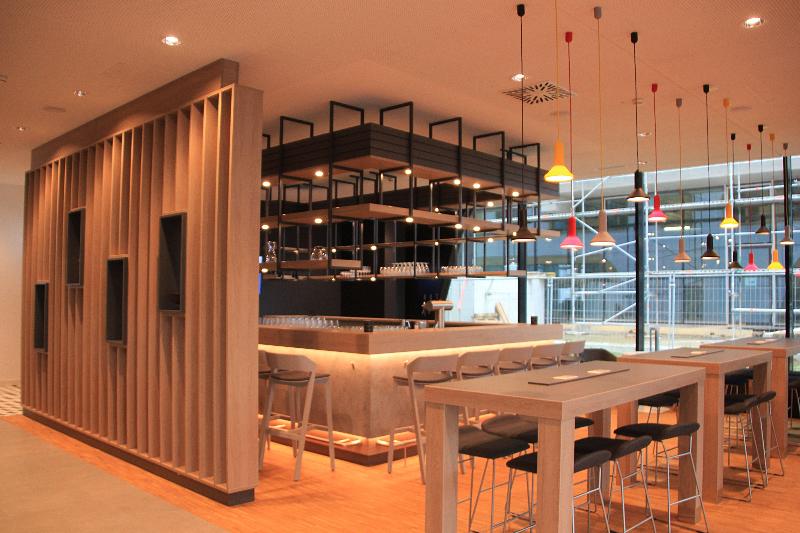 Holiday Inn Express And Suites Basel - Allschwil - Bar