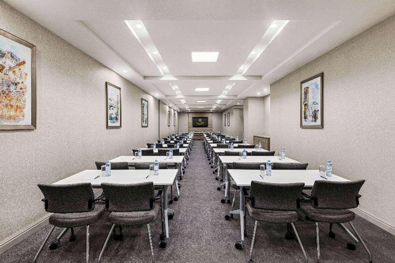 Tbilisi Chambers Trademark Collection By Wyndham - Toplantı