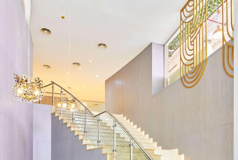 Ramada By Wyndham Doha Old Town - Lobi