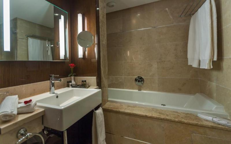 RADISSON BLU HOTEL & CONVENTION CENTER - Oda