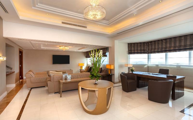 RADISSON BLU HOTEL & CONVENTION CENTER - Oda