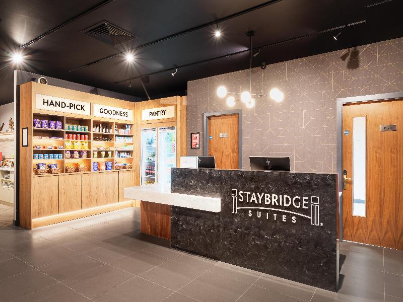 Staybridge Suites Brighton - Lobi