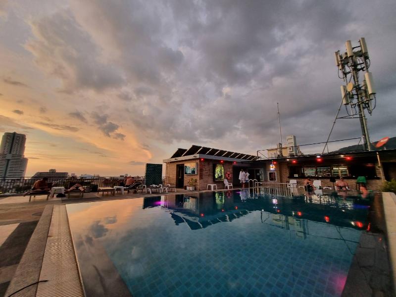 77 Patong Hotel & Spa - Teras