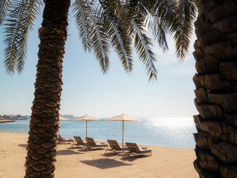 Four Seasons Resort and Residences The Pearl - Plaj