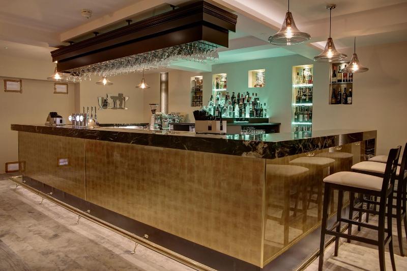 Best Western Plus Burlington Hotel - Bar