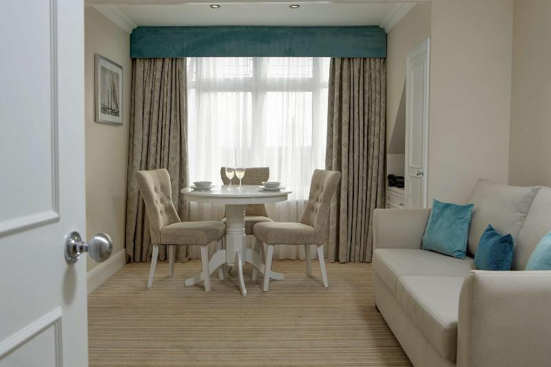 Best Western Plus Burlington Hotel - Oda