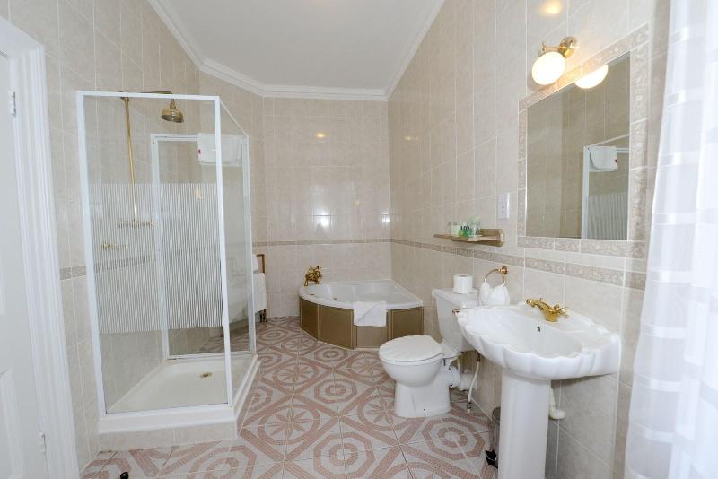 Best Western Plus Burlington Hotel - Oda
