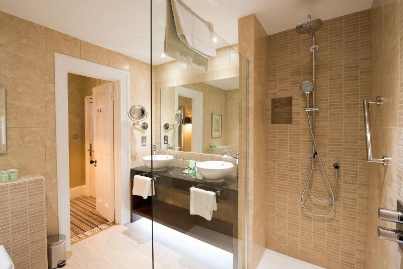 Best Western Plus Burlington Hotel - Oda