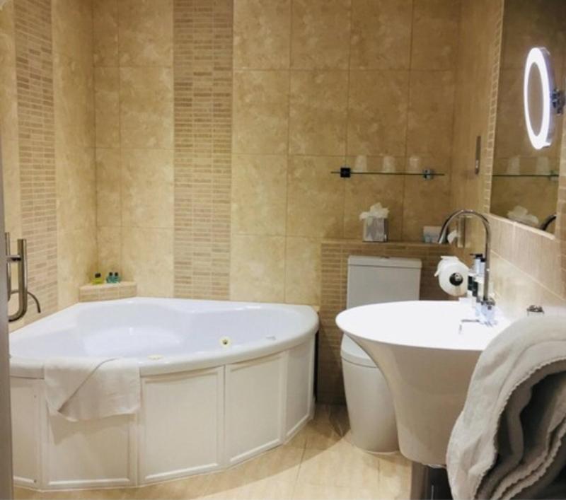 Best Western Plus Burlington Hotel - Oda