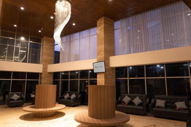Goldvitel Hotel Surbaya - Lobi