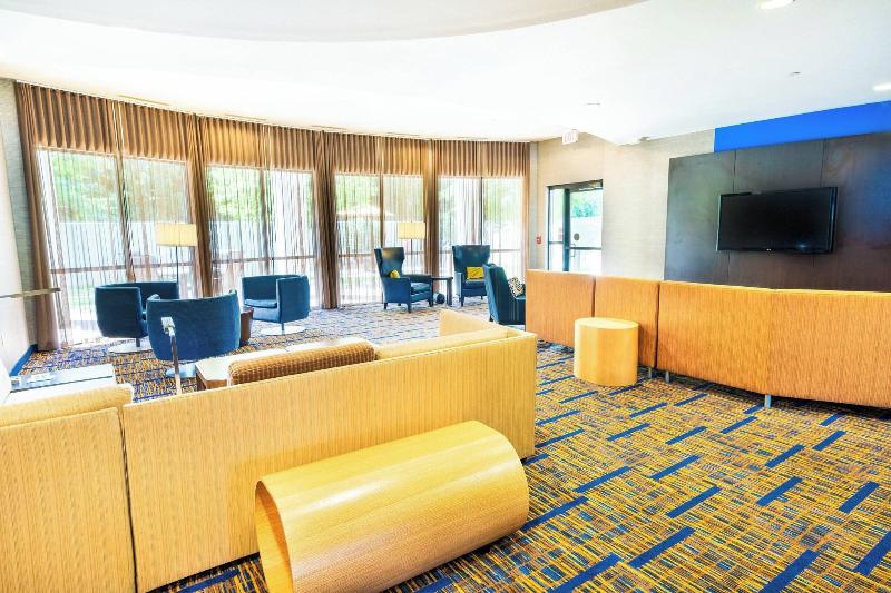 Courtyard By Marriott Kingston - Bar