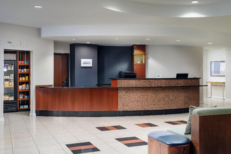 Courtyard By Marriott Kingston - Bar
