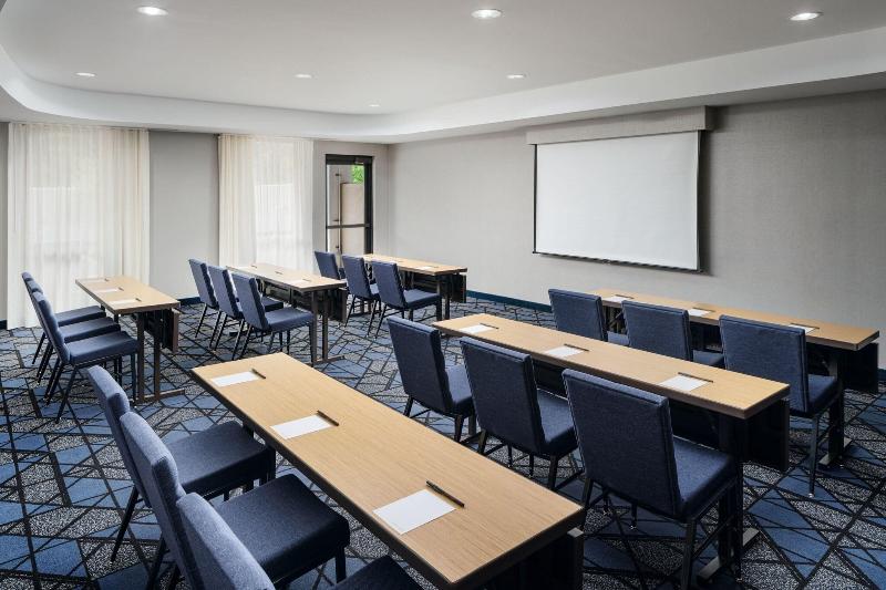 Courtyard By Marriott Kingston - Toplantı