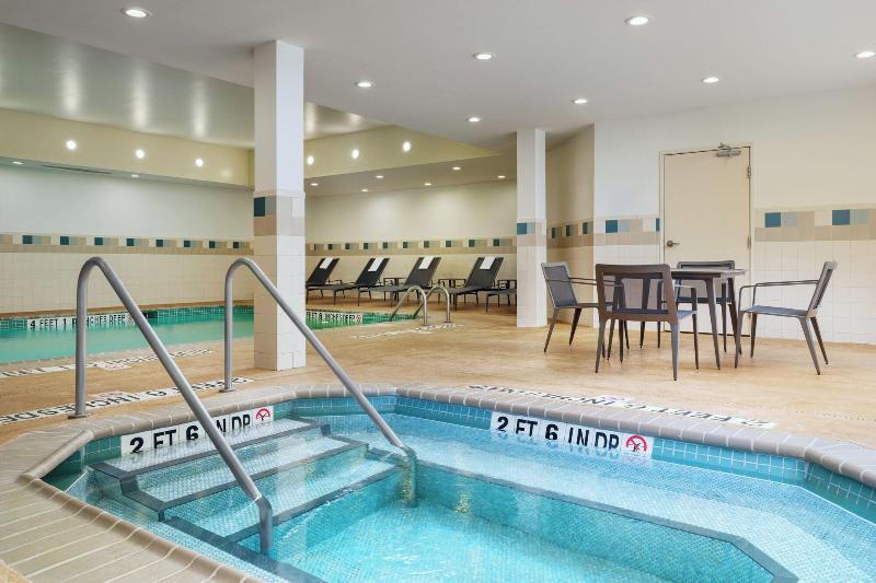 Courtyard By Marriott Kingston - Aktivite