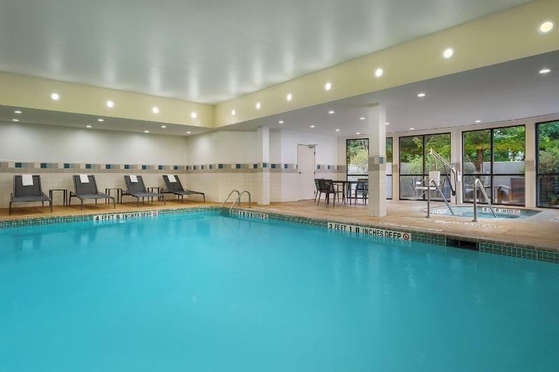 Courtyard By Marriott Kingston - Aktivite