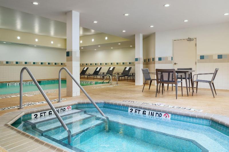 Courtyard By Marriott Kingston - Genel