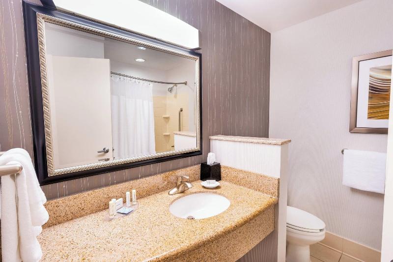 Courtyard By Marriott Kingston - Oda
