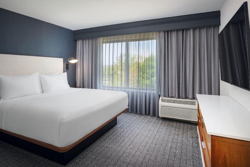 Courtyard By Marriott Kingston - Oda