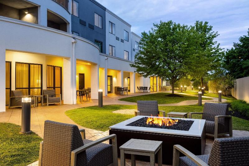Courtyard By Marriott Kingston - Teras