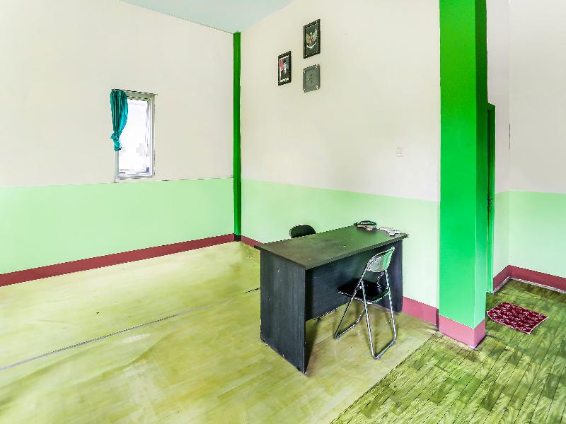 Oyo 90825 Hotel Lizha 2 - Lobi