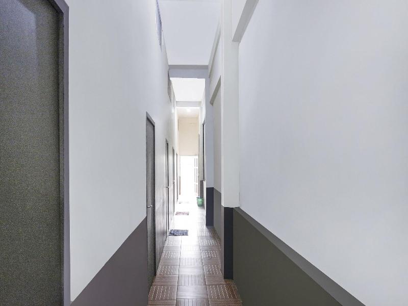 Oyo 90825 Hotel Lizha 2 - Lobi