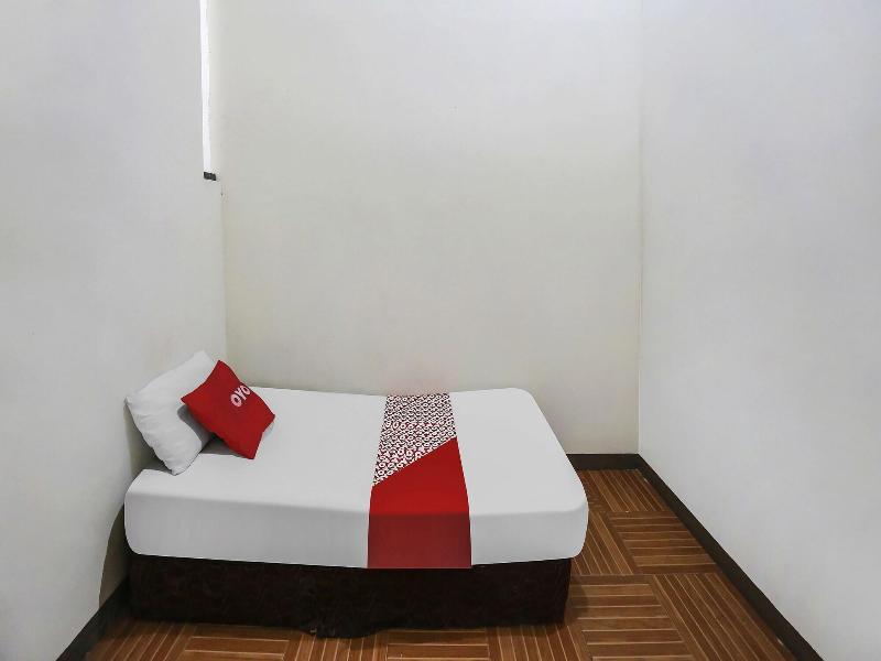 Oyo 90825 Hotel Lizha 2 - Oda