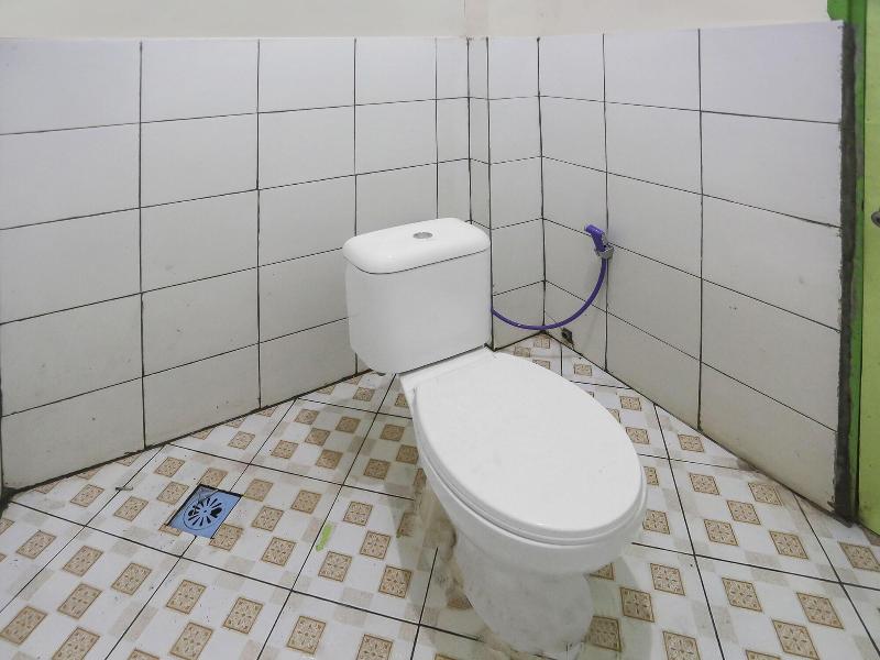 Oyo 90825 Hotel Lizha 2 - Oda