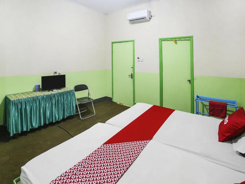 Oyo 90825 Hotel Lizha 2 - Oda
