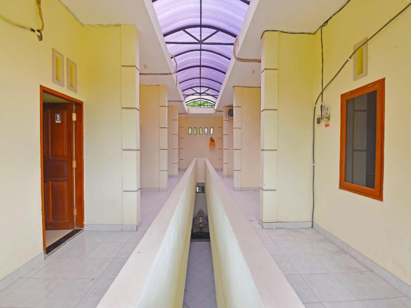 Oyo 91445 Sandat Guest House - Lobi