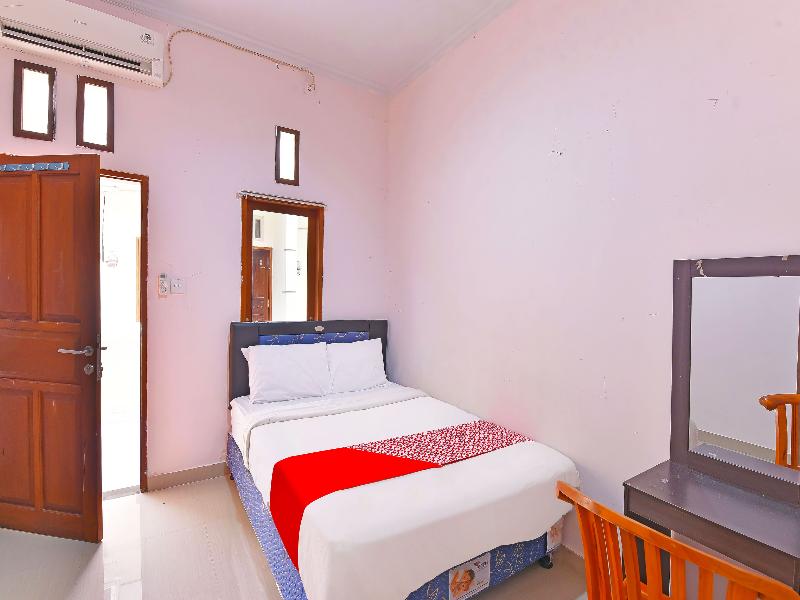 Oyo 91445 Sandat Guest House - Oda