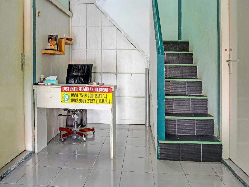 OYO 91731 Home Stay Elis Cateliya Syariah - Lobi