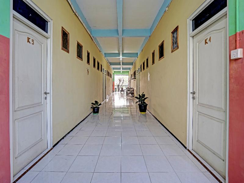 Oyo 91572 Kost Esklusif Barokah - Lobi