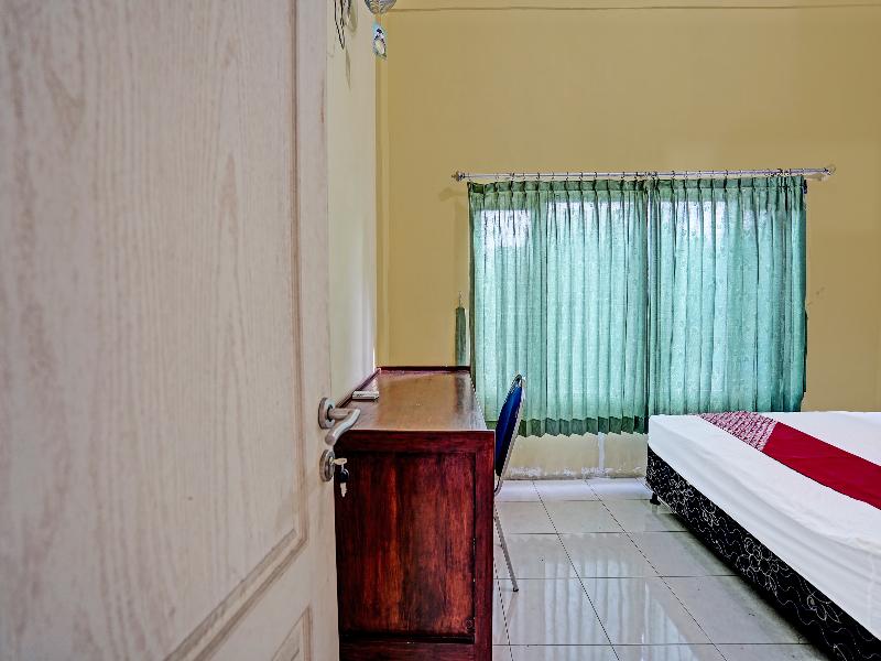 Oyo 91572 Kost Esklusif Barokah - Oda