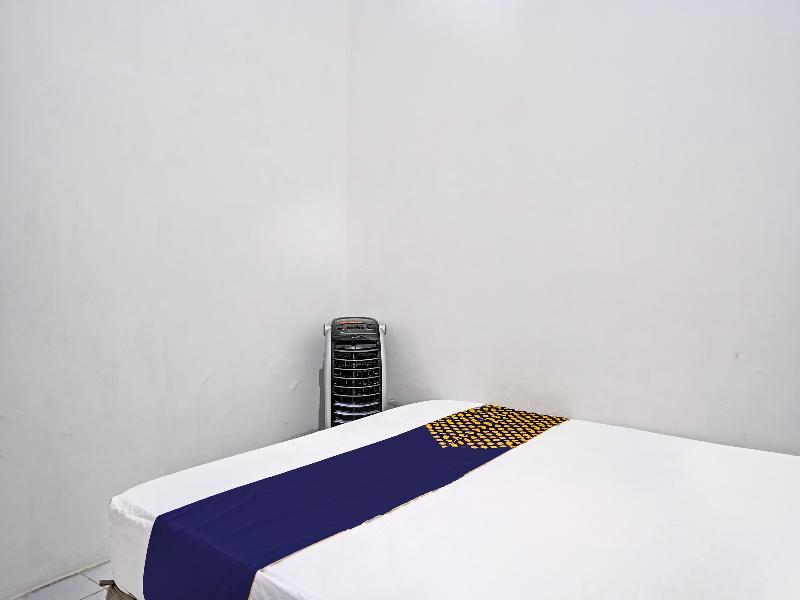 Spot On 91403 Reva Residence Syariah - Oda