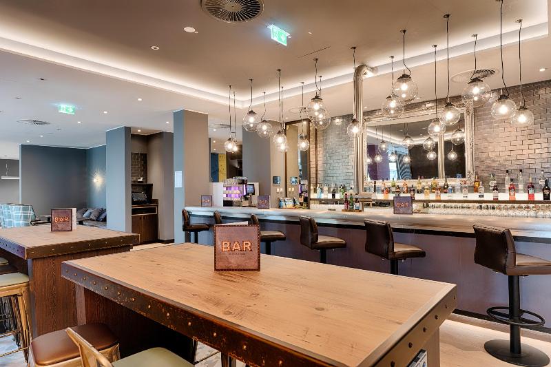 Premier Inn Hamburg City Klostertor - Bar