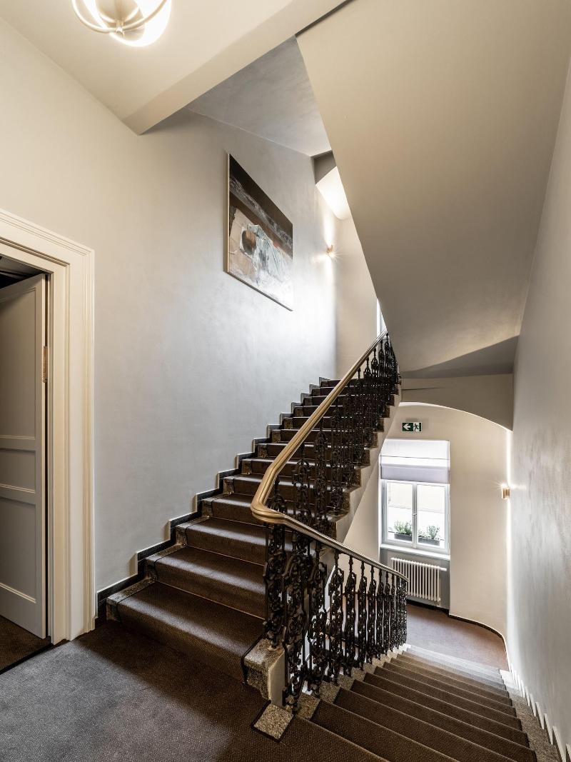The Viaduct - Suites & More - Lobi