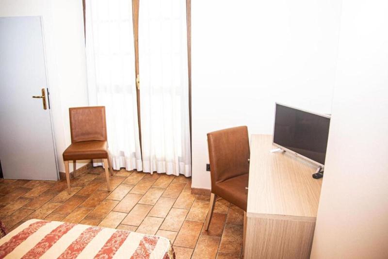 Hotel Tornielli 9 - Oda