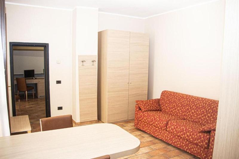 Hotel Tornielli 9 - Oda