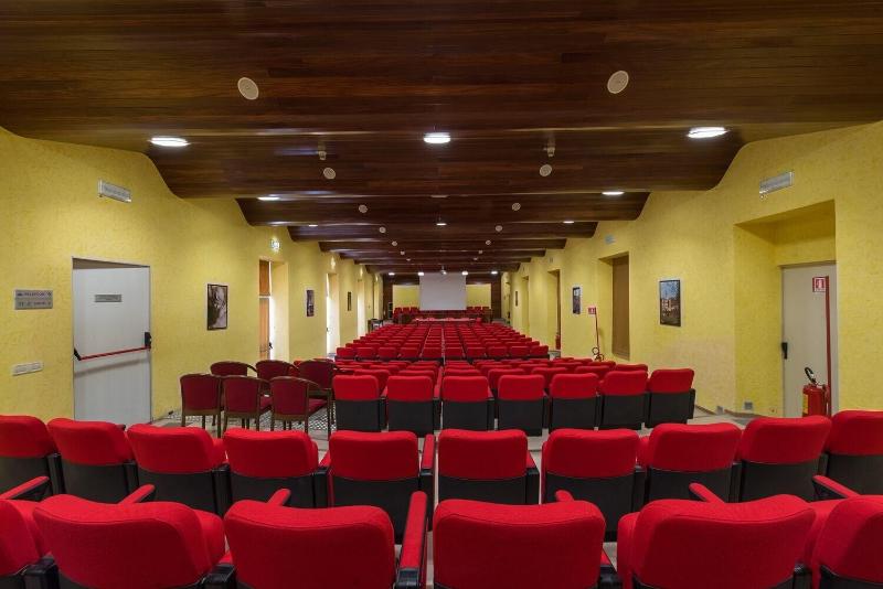 Casa Regina Montis Regalis - Toplantı