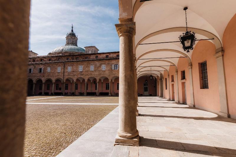 Casa Regina Montis Regalis - Genel