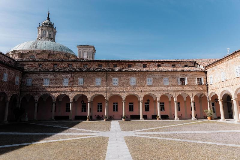 Casa Regina Montis Regalis - Genel