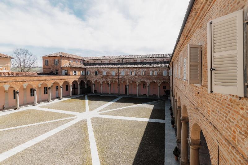 Casa Regina Montis Regalis - Genel