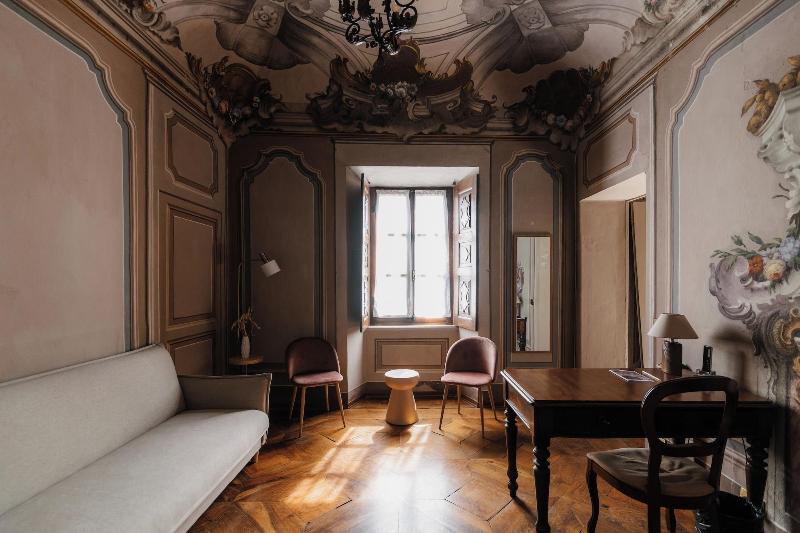 Casa Regina Montis Regalis - Oda